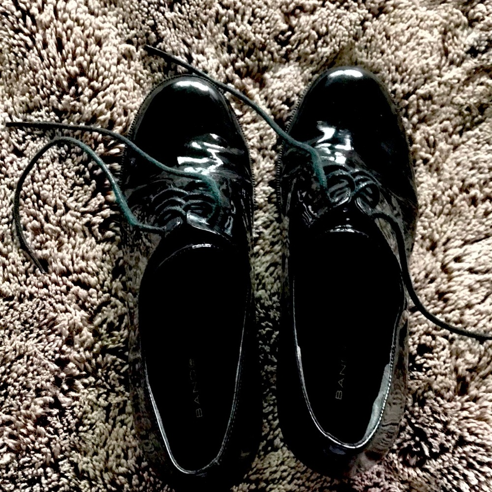Bandolino 8 1/2 Black Patent ankle boots.